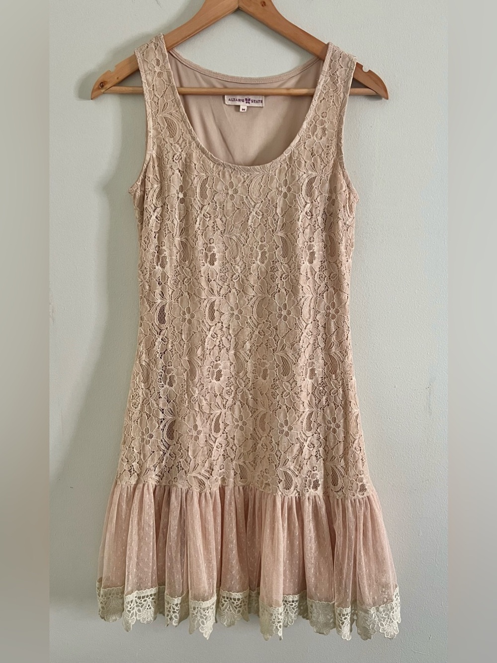 Altar’d State Cream Ivory Floral Lace Scoop Neck Mini Dress w/ Blush Hem Size M